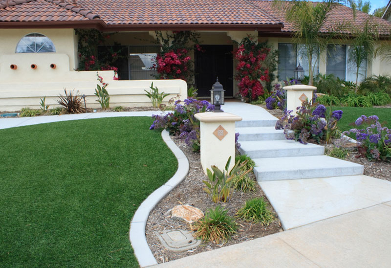 front-yard-with-artificial-turf